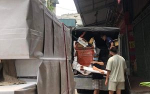 Hình ảnh xe trung chuyển đi trả hàng